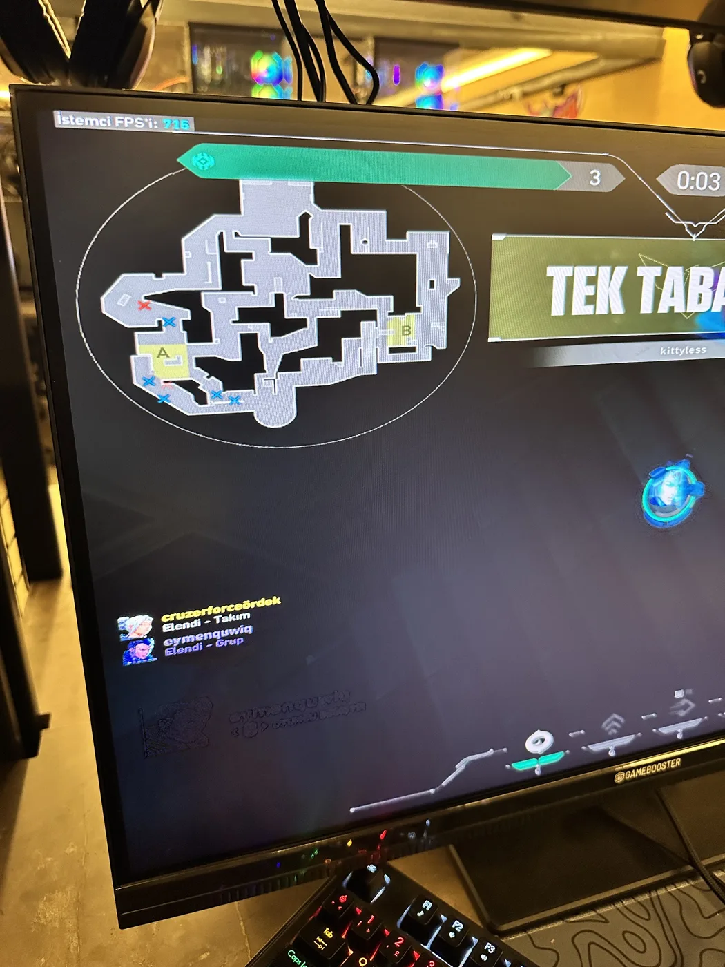 Yüksek FPS gösteren oyuncu monitörü