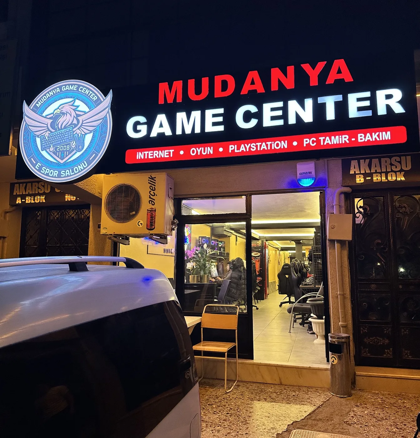 Mudanya Game Center dış cephe ve ışıklı tabela